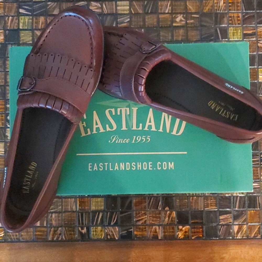 Brand New! Eastland Woodside cinnamon 2900M US size 8